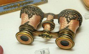 Театральный бинокль, украшенный бриллиантами