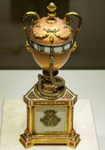 Пасхальное яйцо для герцогини Мальборо стало первым в коллекции Малкольма Форбса