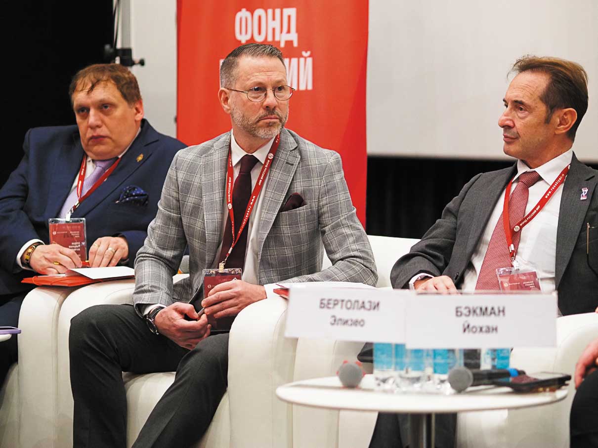 Участники дискуссии (слева направо): Андрей Романчук (Польша), Кристиан Ламеса (Аргентина) и Элизео Бертолази (Италия)