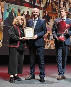 Награждение преподавателя Московской консерватории Маргариты Каратыгиной