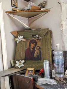 Красный угол в квартире в Авдеевке