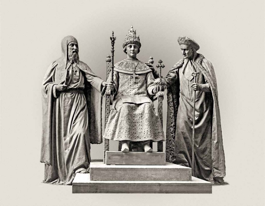 Скульптура патриарха Филарета, царя Михаила и его матери Марфы