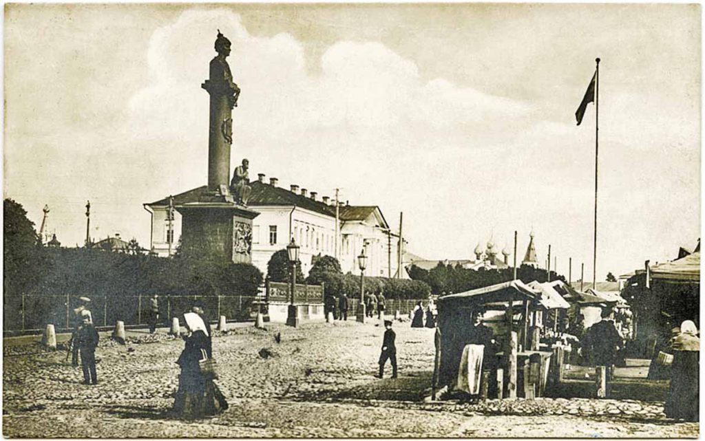 Кострома. Памятник царю Михаилу Федоровичу и Сусанину работы В.И. Демут-Малиновского