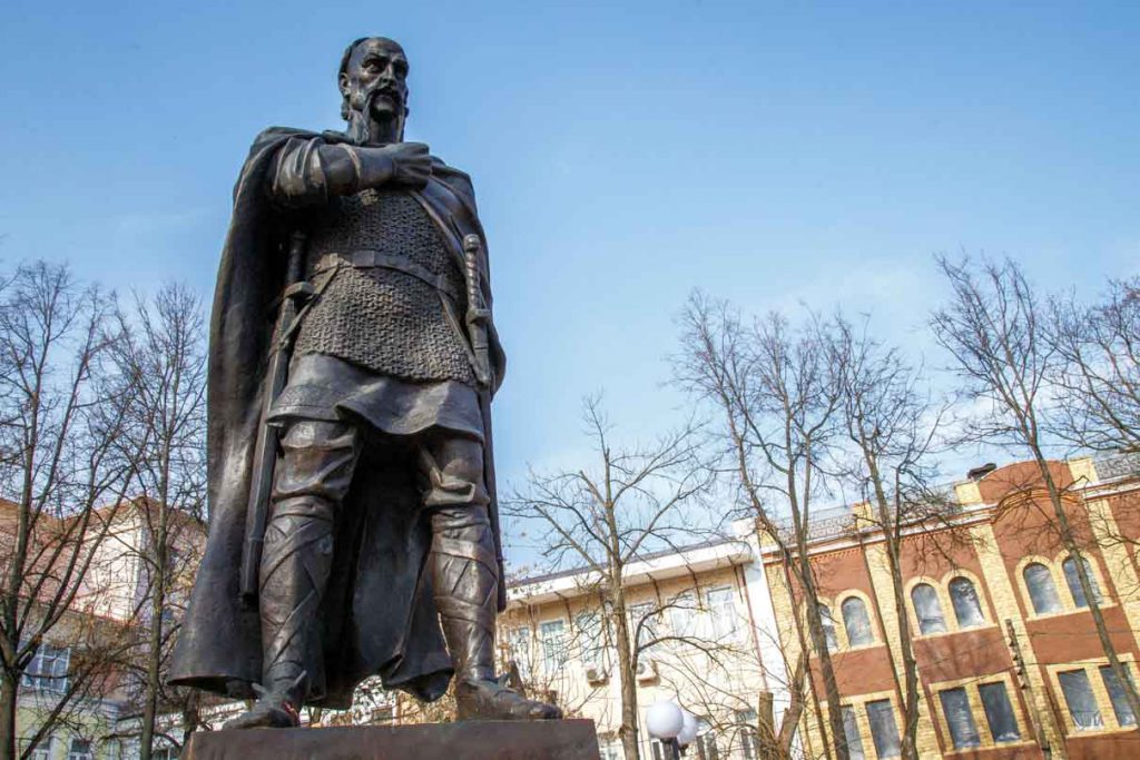 Памятник князю Святославу Игоревичу в Серпухове
