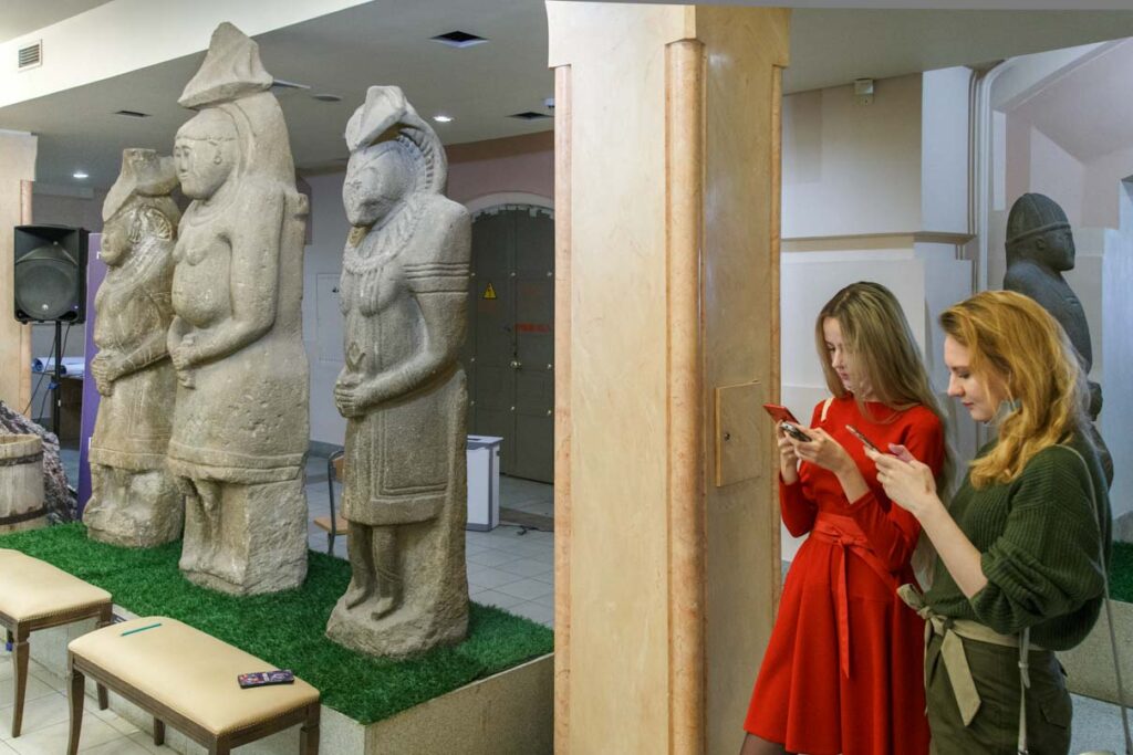 Половецкие каменные бабы. Памятники культуры половцев IX–XIII веков. Государственный исторический музей