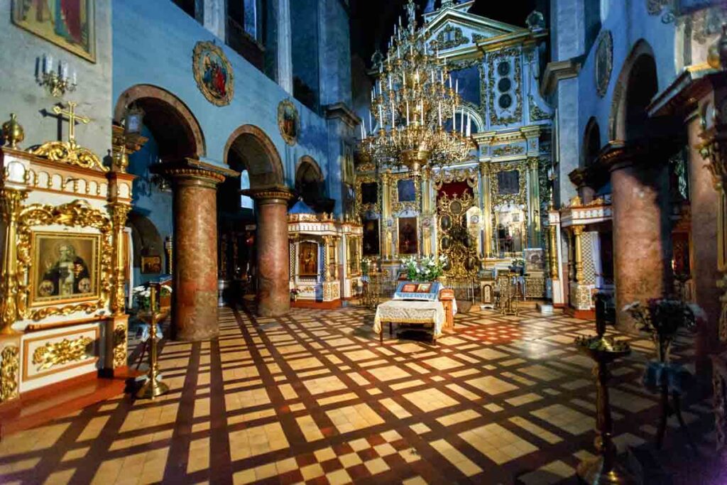 Интерьер Спасо-Преображенского собора. Чернигов. Заложен князем Мстиславом Владимировичем предположительно в начале 1030-х годов