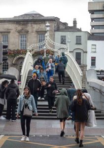 Полпенни — первый пешеходный мост Дублина, сделанный из чугунных литых конструкций в 1816 году