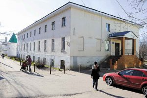 А в этом здании размещались управления Москва— Волгостроя