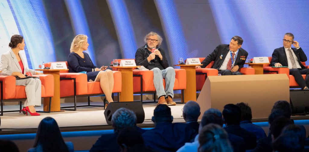 На пленарном заседании обсудили, как наука и культура укрепляют дружбу между странами