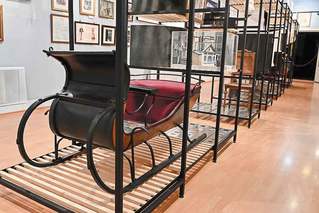 Коллектив музея старается как можно подробнее рассказать об Островском и его творчестве, передать атмосферу времени, когда жил драматург