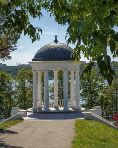 Кострома. Беседка Островского