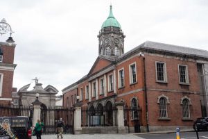 В башне Бедфорд дублинского замка хранились королевские регалии, загадочно украденные в 1907 году