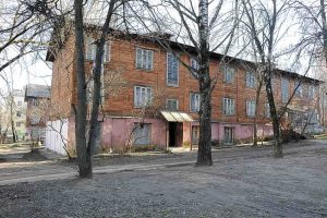 Старые, "канальские" дома на улице Чекистской ни с чем не спутаешь