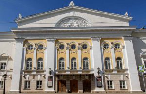 Костромской драматический театр основан в 1808 году, в 1923-м ему присвоили имя Островского
