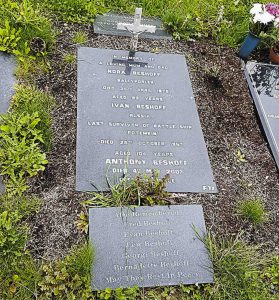 Надгробие на могиле Ивана Бешова и членов его семьи на кладбище Святого Финтана (полуостров Хоут, недалеко от дублинского порта)