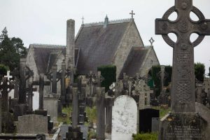 Большое общественное кладбище Динсгрейндж было открыто после Великого голода 1840-х годов