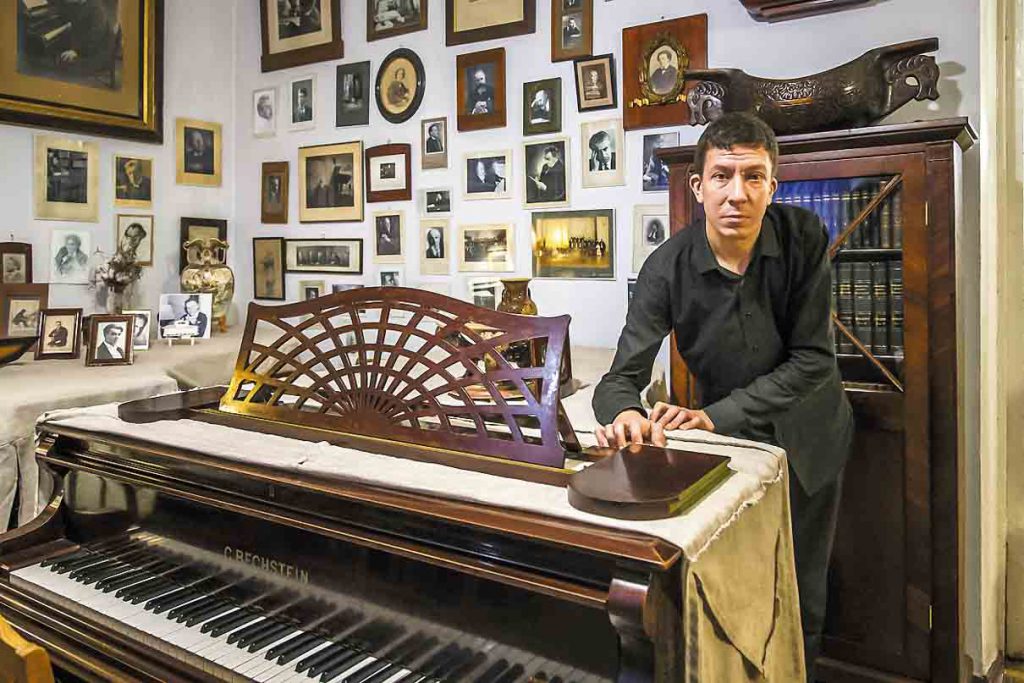 Директор мемориального музея Андрей Гапонов