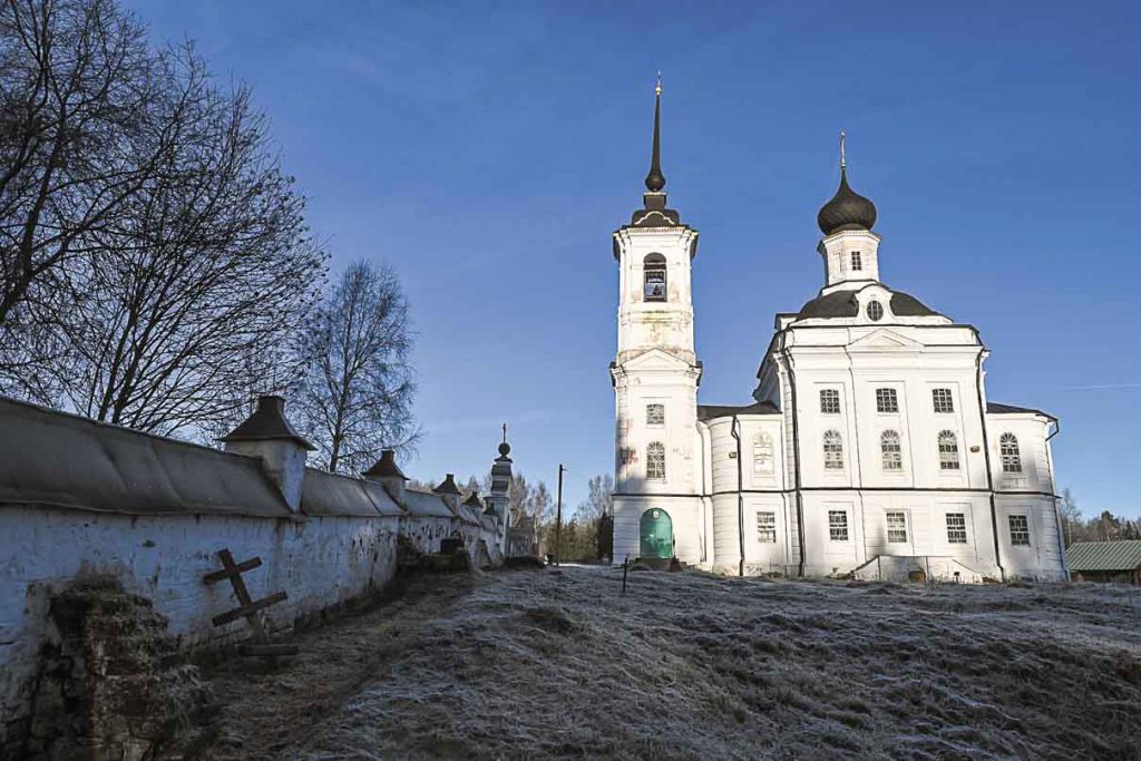 Храм Святителя Николая Чудотворца в Бережках был построен в 1792 году владельцем усадьбы Щелыково Ф.М. Кутузовым. Сейчас храм — памятник федерального значения и часть музейного комплекса