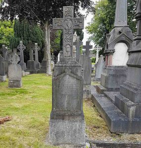 Первое надгробие Печерина, воздвигнутое сестрами милосердия на кладбище Гласневин