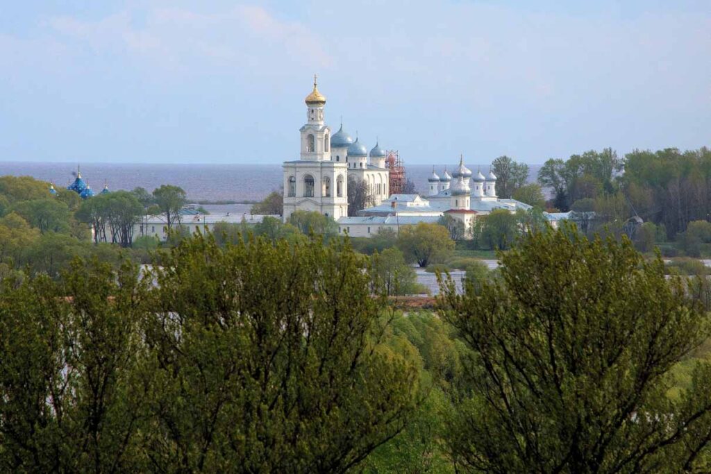 На прогулку по Юрьеву монастырю и соседним «Витославлицам» нужно выделить отдельный день