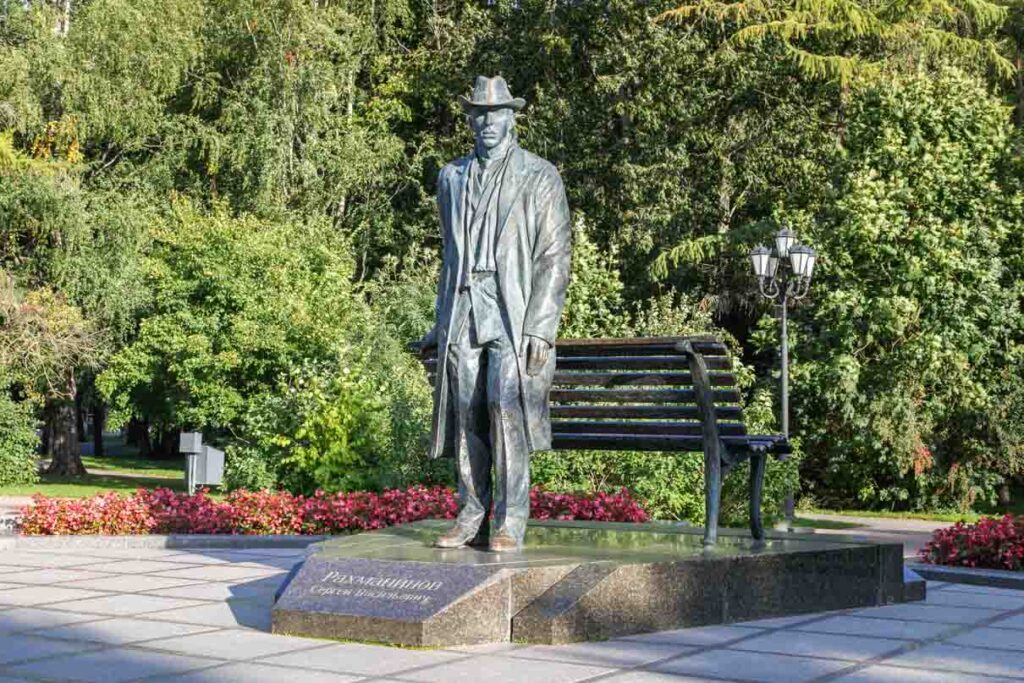 На Новгородской земле родился и вырос Сергей Рахманинов. Музыка его детства – звон колоколов Детинца