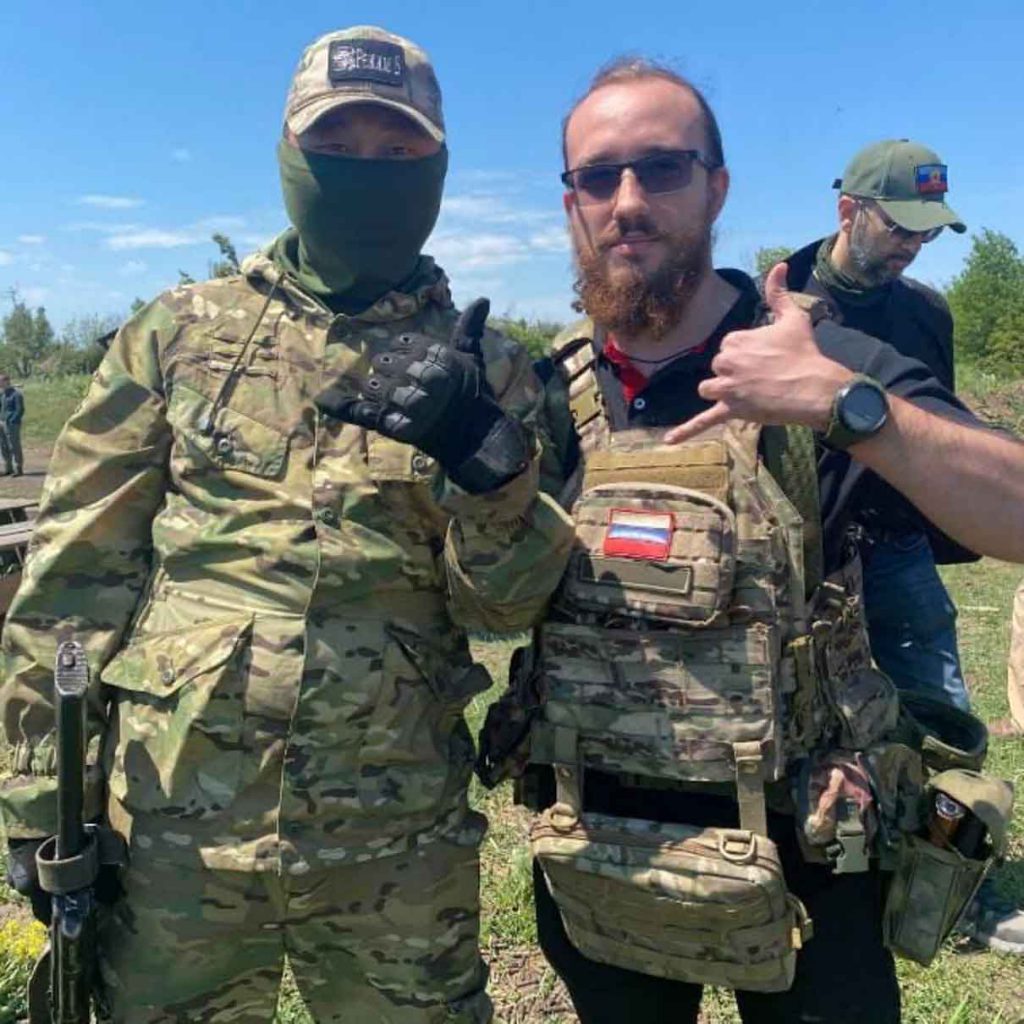 Лукас Лейрос во время поездки в Донбасс