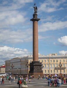 Александровская колонна (Александрийский столп) на Дворцовой площади Санкт-Петербурга установлена в 1834 году