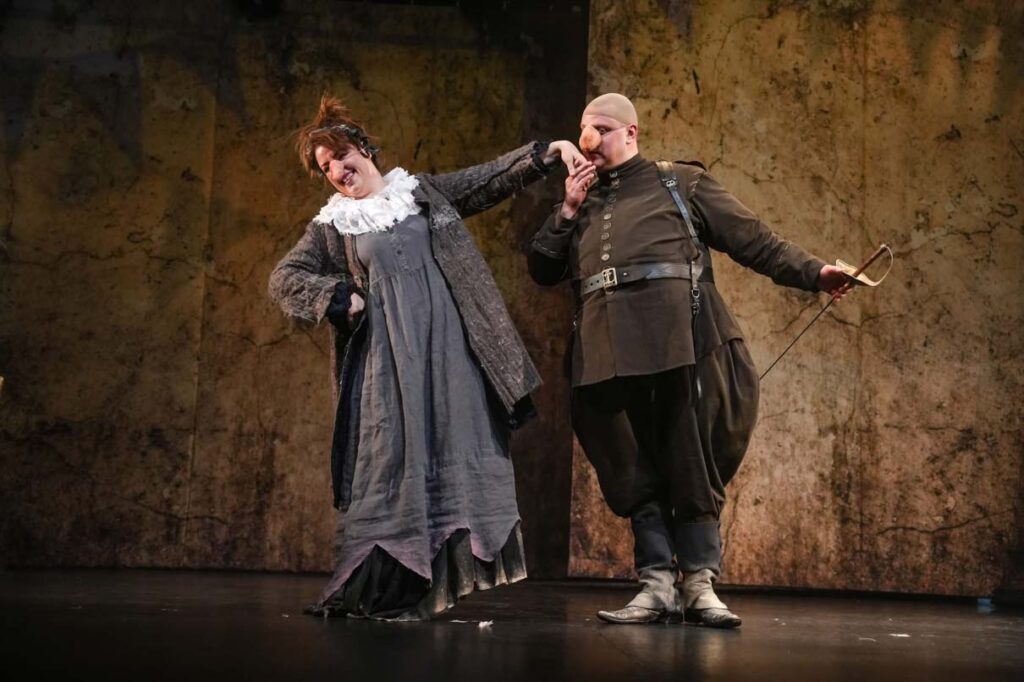 Играют в Абхазии и Шекспира. Например, комедию "Виндзорские проказницы"