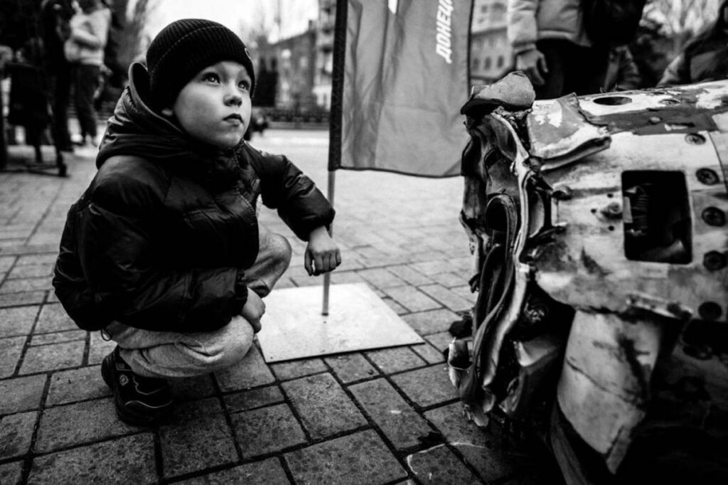 Мальчик и ракета