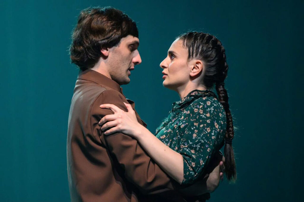 В репертуаре театра, носящего имя Искандера, несколько постановок по его произведениям