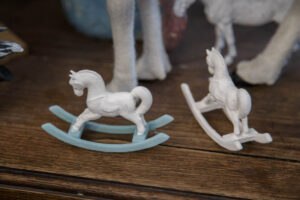 Современные лошадки-качалки