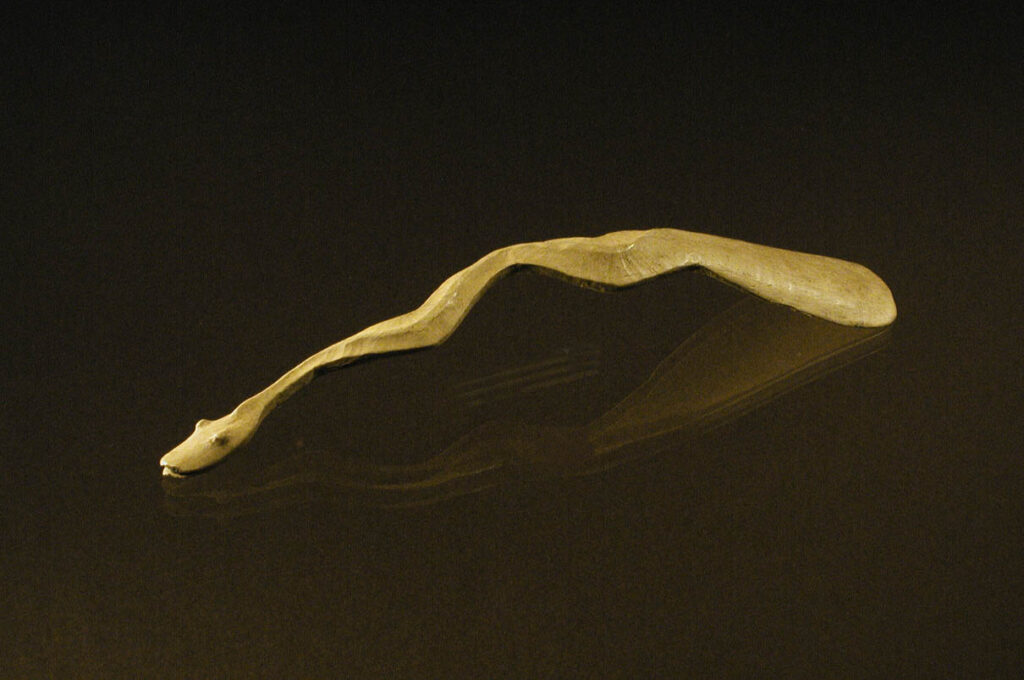 Ложка с рукоятью в виде скульптурного изображения змеи (рог)