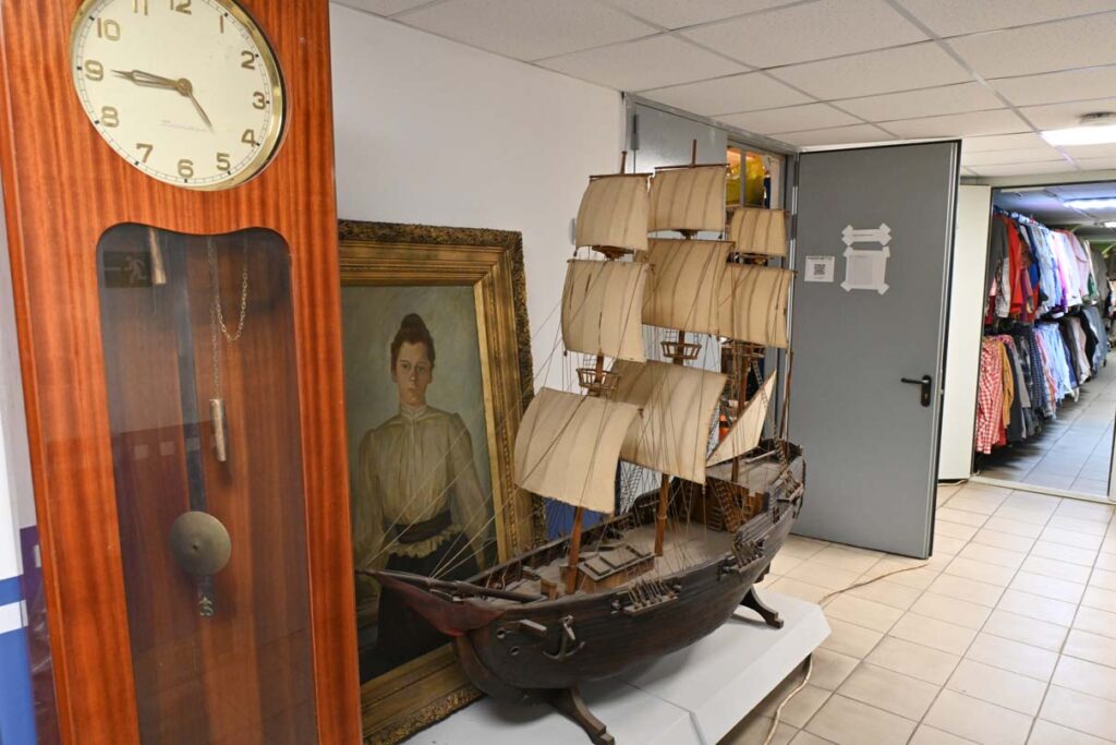 На Киностудии Горького богатейшая коллекция старинных предметов