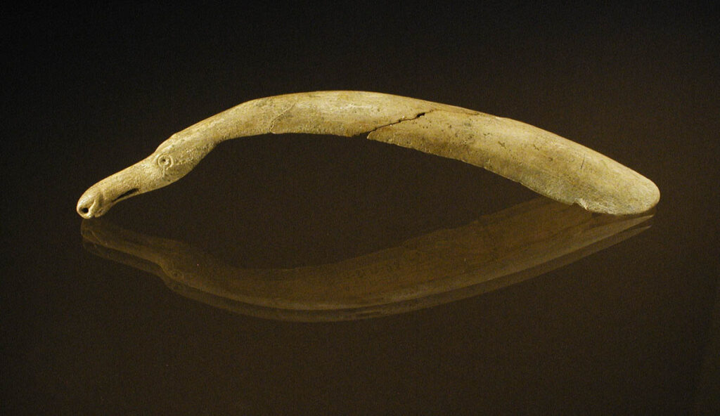 Ложка с рукоятью в виде скульптурного изображения головы лося (рог)