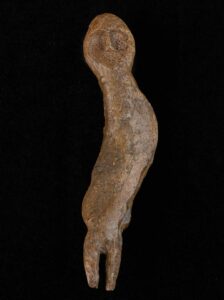 Женская скульптура (рог)