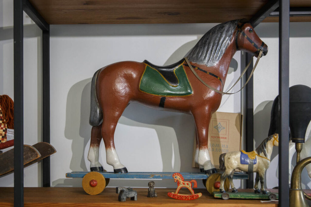 Советская лошадка на колесиках Каштан