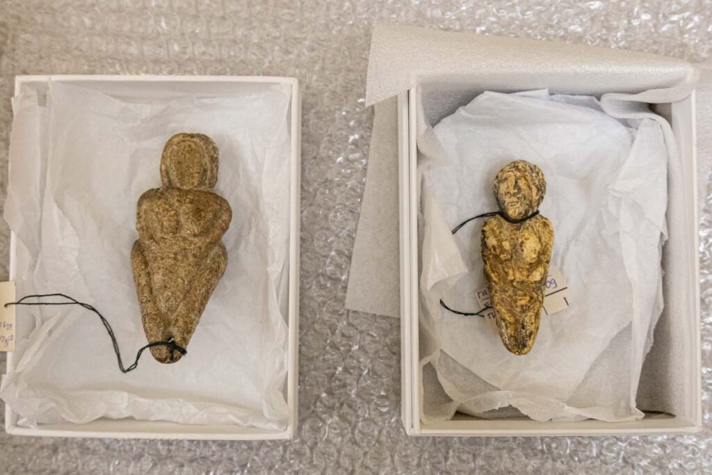 "Мальтинские венеры". Бивень мамонта