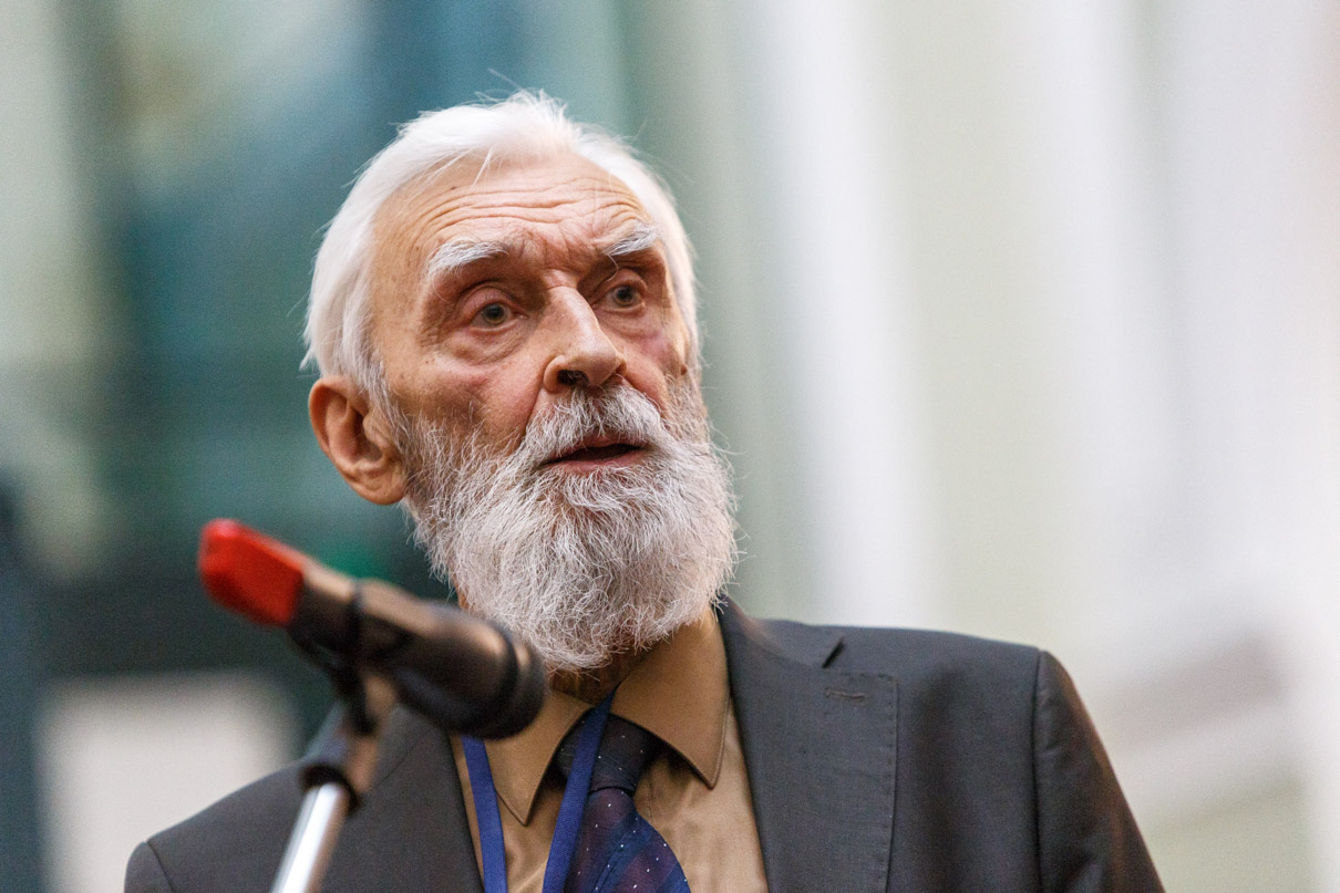 Виталий Костомаров