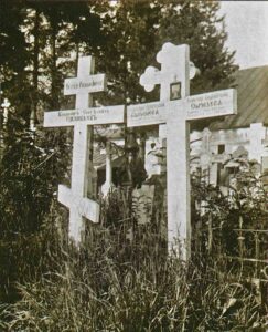 Кладбище Новодевичьего монастыря в Москве. Слева — могила В.С. Соловьева, справа — его матери