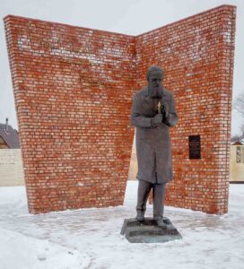 Переславль-Залесский. Памятник Достоевскому