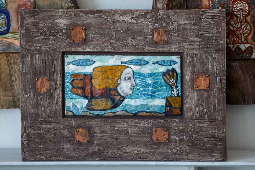 Архаичные символы-знаки начинают играть новыми красками