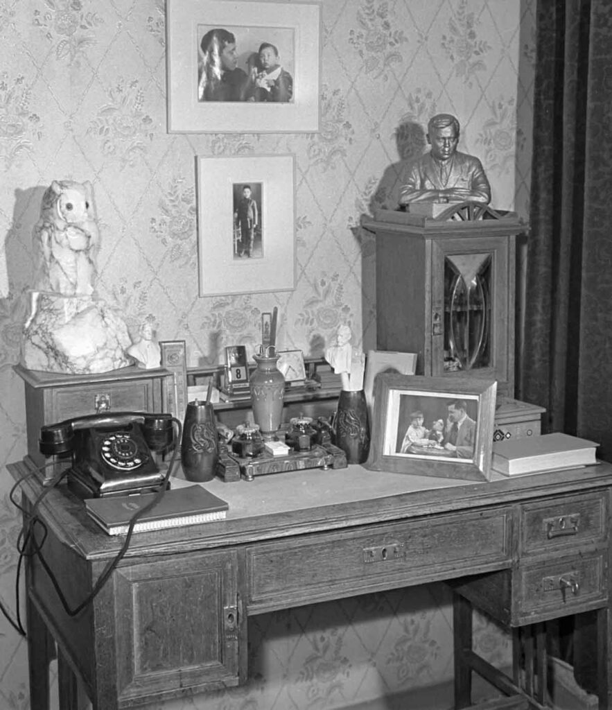 Письменный стол, за которым работал Муса Джалиль