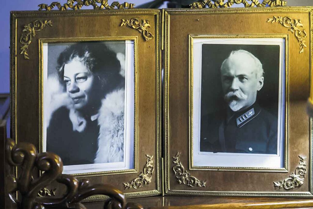 Olga Fabianovna avec son mari, le professeur Alexandrov