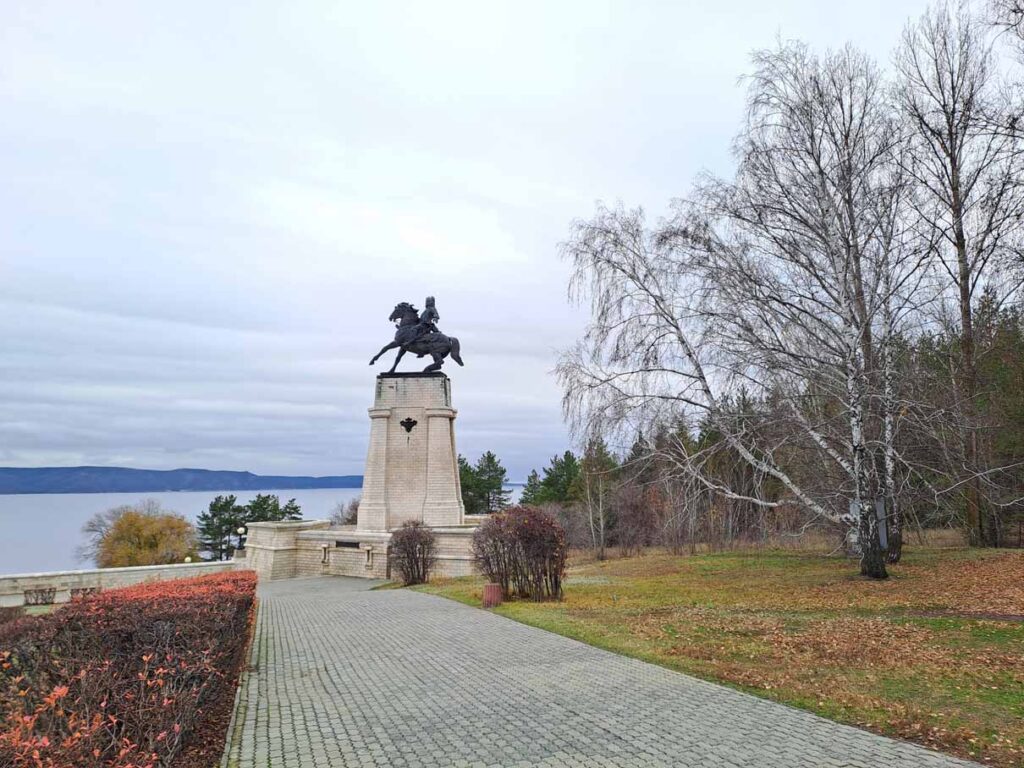 Памятник В.Н. Татищеву — основателю Ставрополя-на-Волге