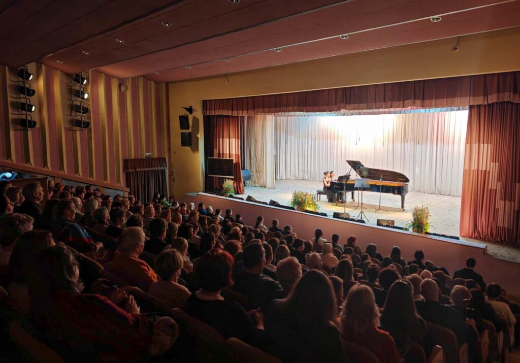 Выступление в зале Гродненского государственного музыкального колледжа