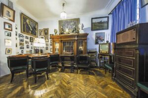 The new apartment was modeled on the old Gnesin home on Sobachya Ploshchad