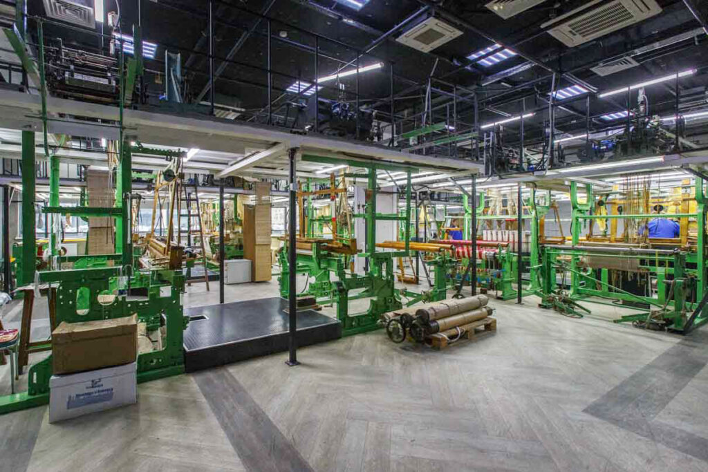 В новых цехах отдела ДПИ теперь просторно и светло