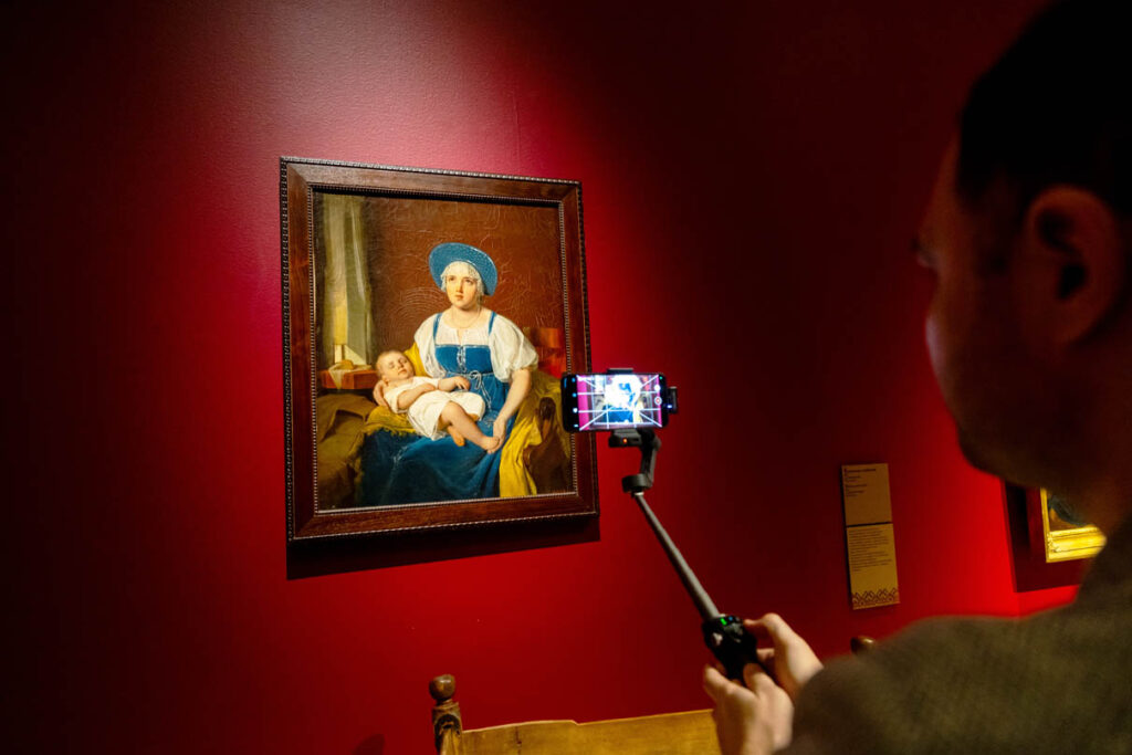 Выставка "Русская традиция" в рамках национального проекта "Семья" задумана как триптих