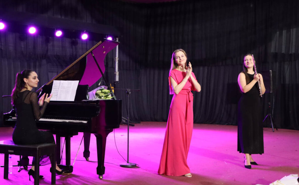 "Восходящие звезды" 20 марта дали концерт в столице Нигерии Абудже