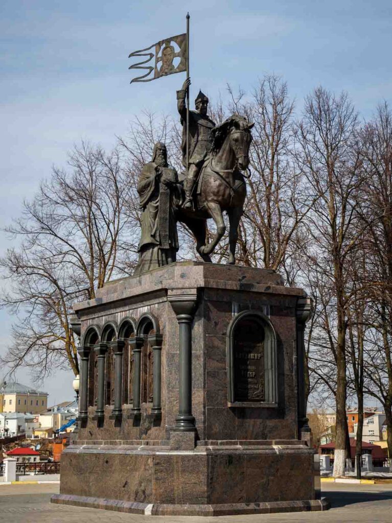 Памятник князю Владимиру Святославичу и святителю Феодору